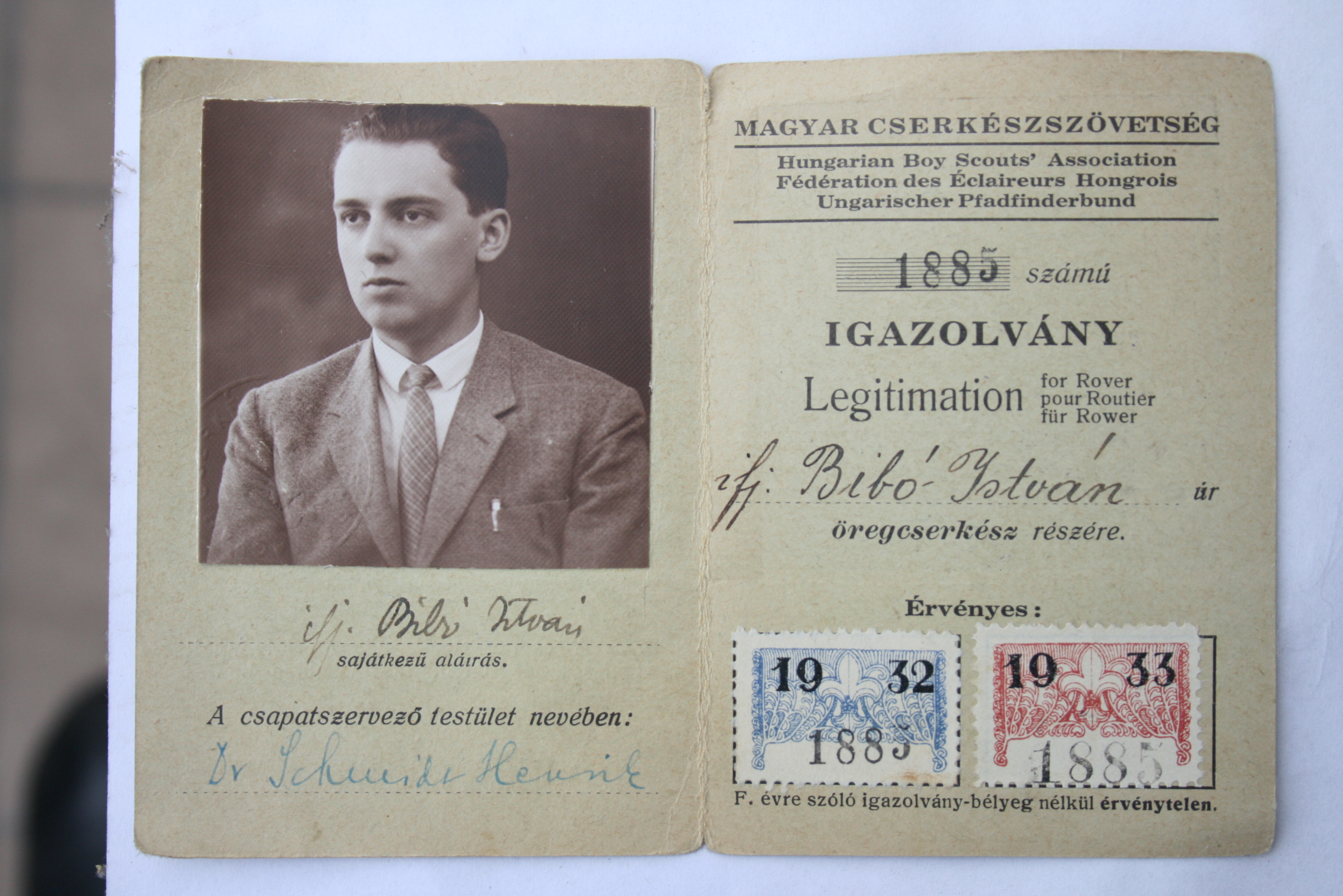 Certificate of 'old scout István Bibó Jr.' 1933