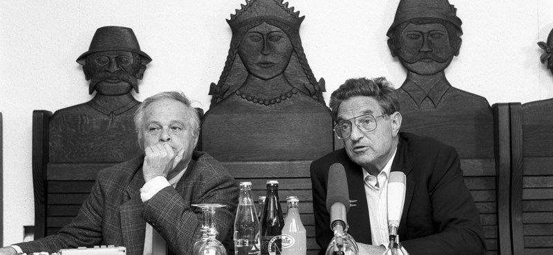 May 1984: signing the contract of Hungarian Academy of Sciences - Soros Foundation New York Committee