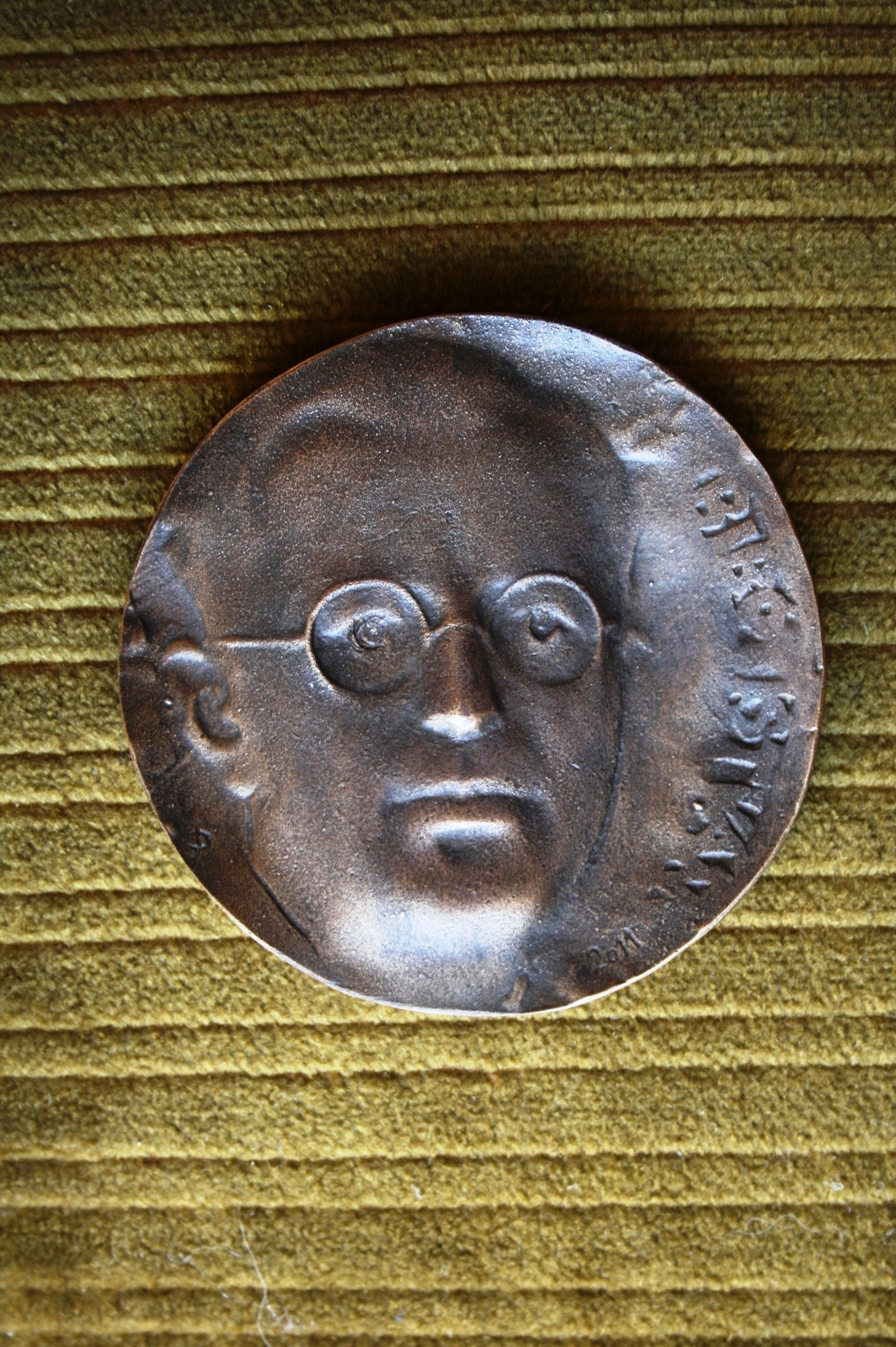 István Bibó's memorial coins and plaquettes.Master: Dudás, Sándor 2011.