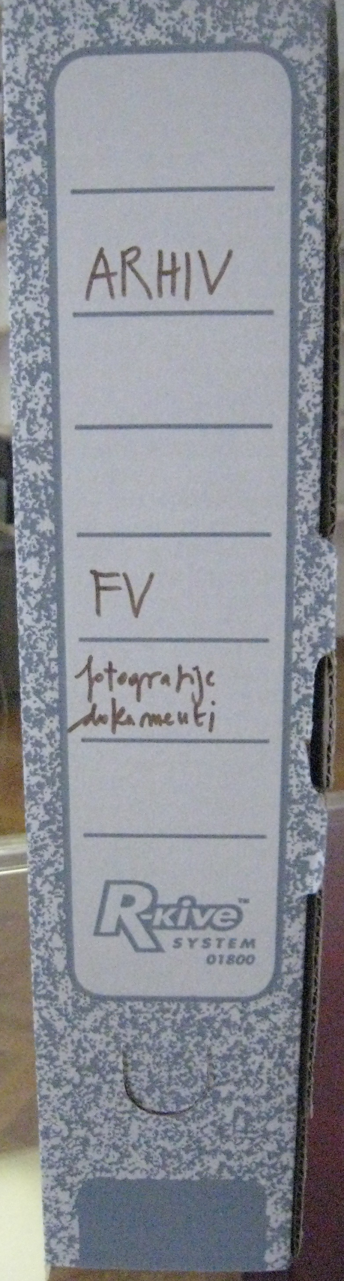 A box with FV 112/15 group archival material: photos, documents at MGLC.