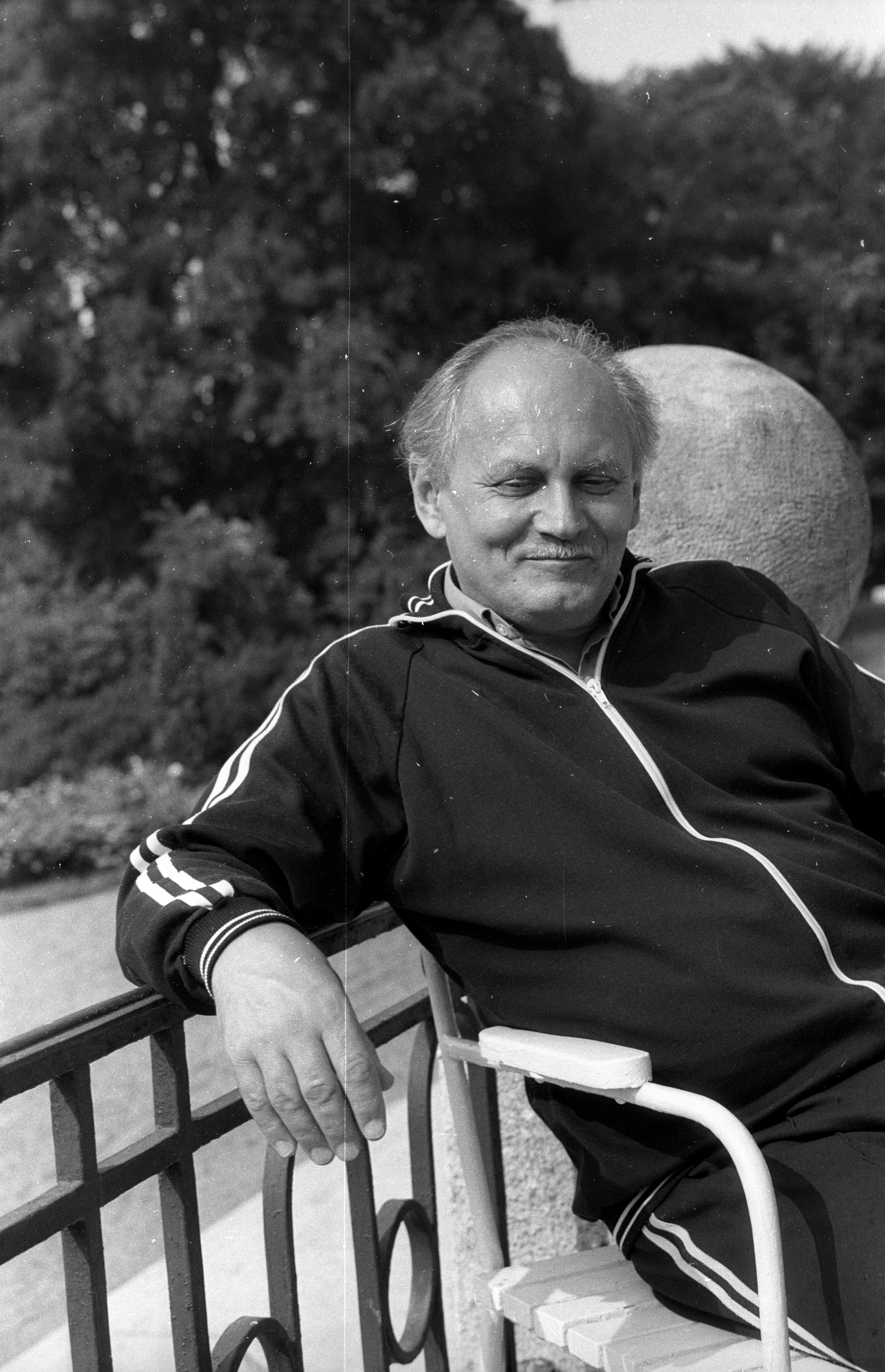 Árpád Göncz at the Writer's House (Esterházy Mansion) in Szigliget in 1975