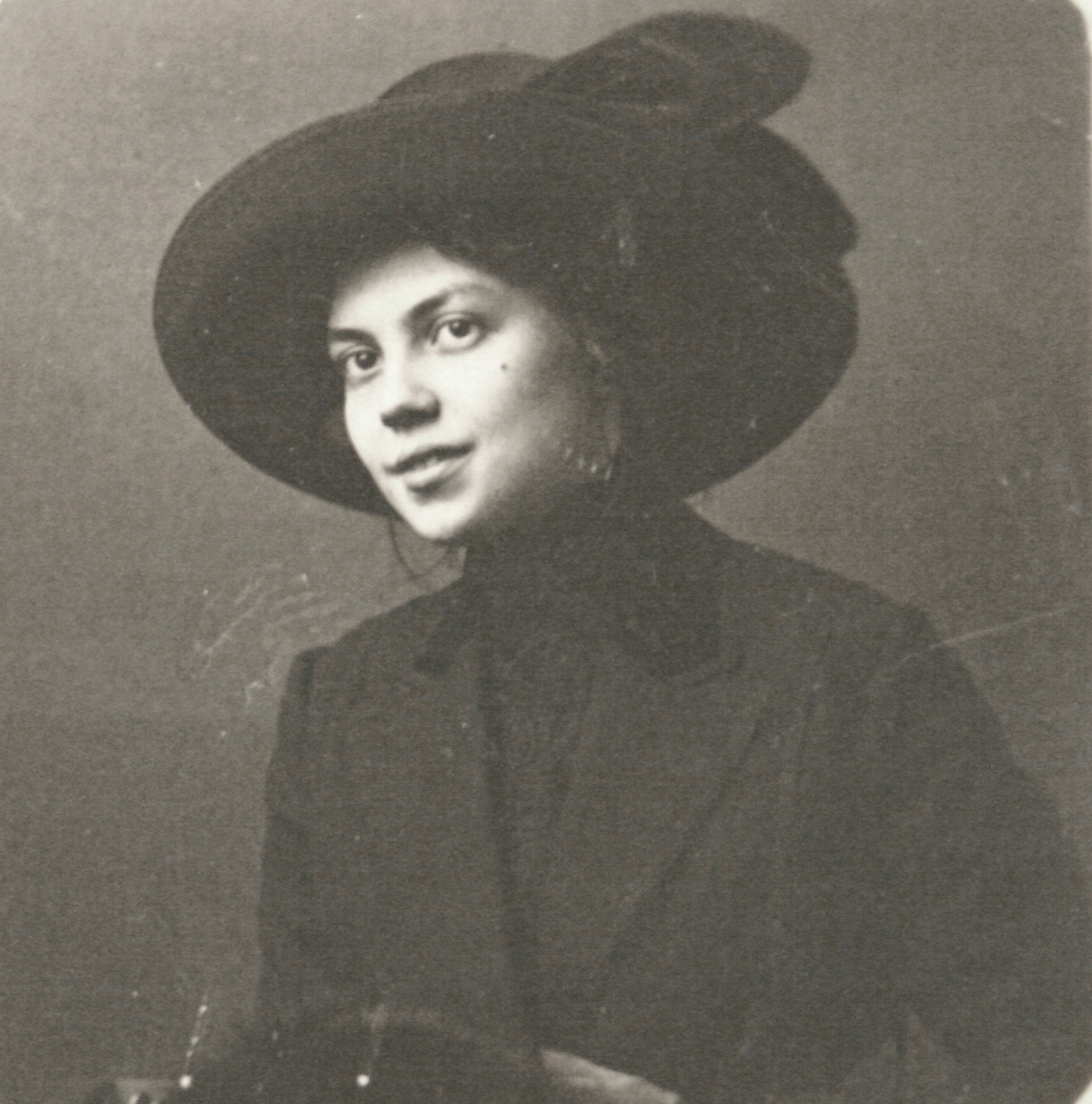 István Bibó's mother: Irén Graul, 1910s