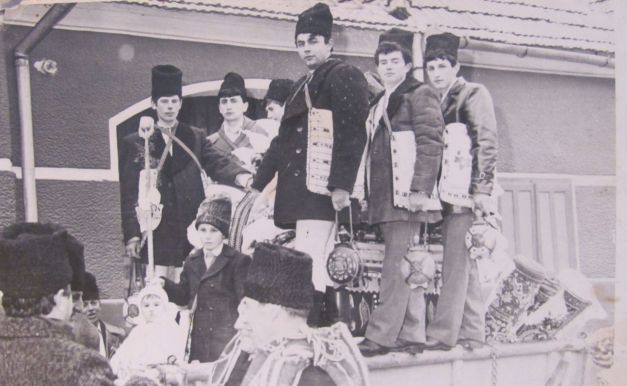 Tineri din satele din Mărginimea Sibiului în perioada comunistă