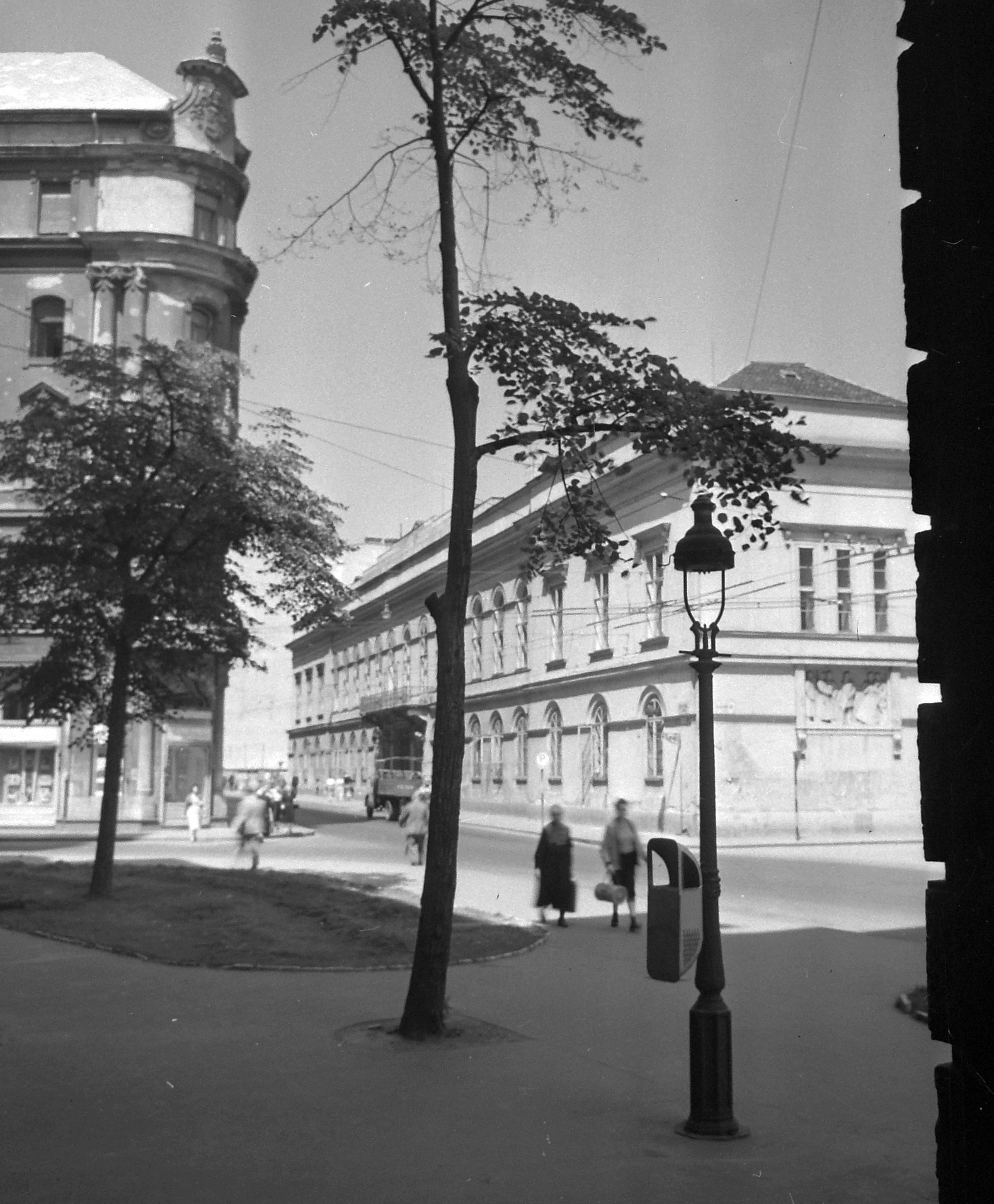 Petőfi Literary Museum / Károlyi Palace (1958)