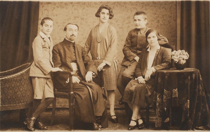 Emilian Cioran with his family in Sibiu during 1920s