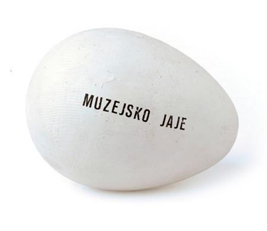 Museum egg, first prototype in 1970, wooden model of an egg, acrylic, letraset
Source: http://anti-muzej.com/no-art#obj-2