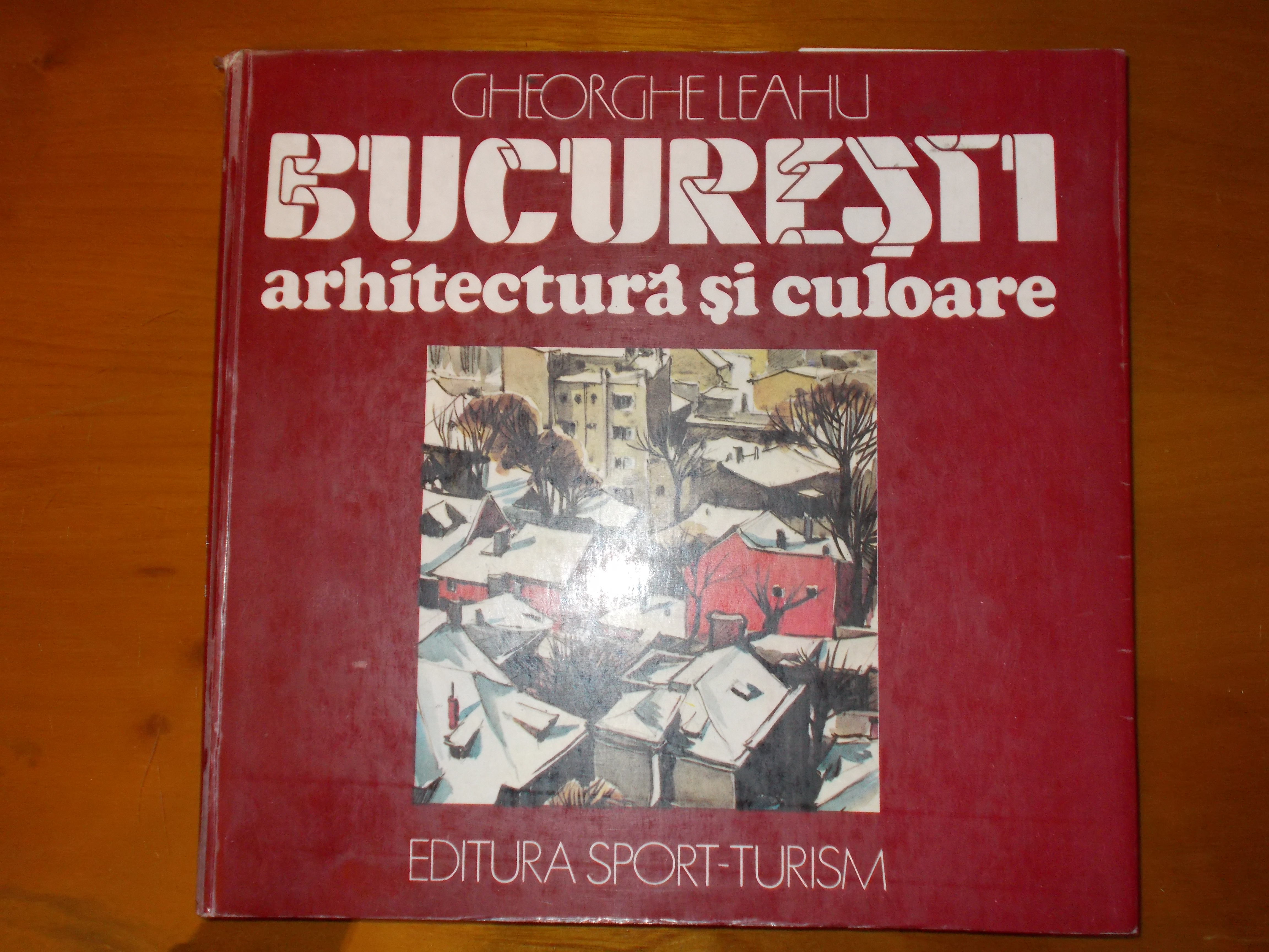 Front cover of the album Bucuresti – arhitectură şi culoare (Bucharest – Architecture and Colour) published by Gheorghe Leahu