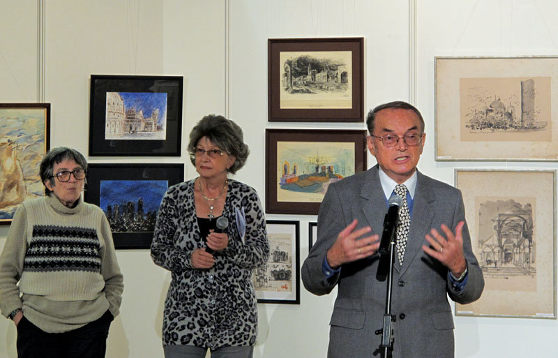 Gheorghe Leahu at an exhibition in Bucharest during 2000s