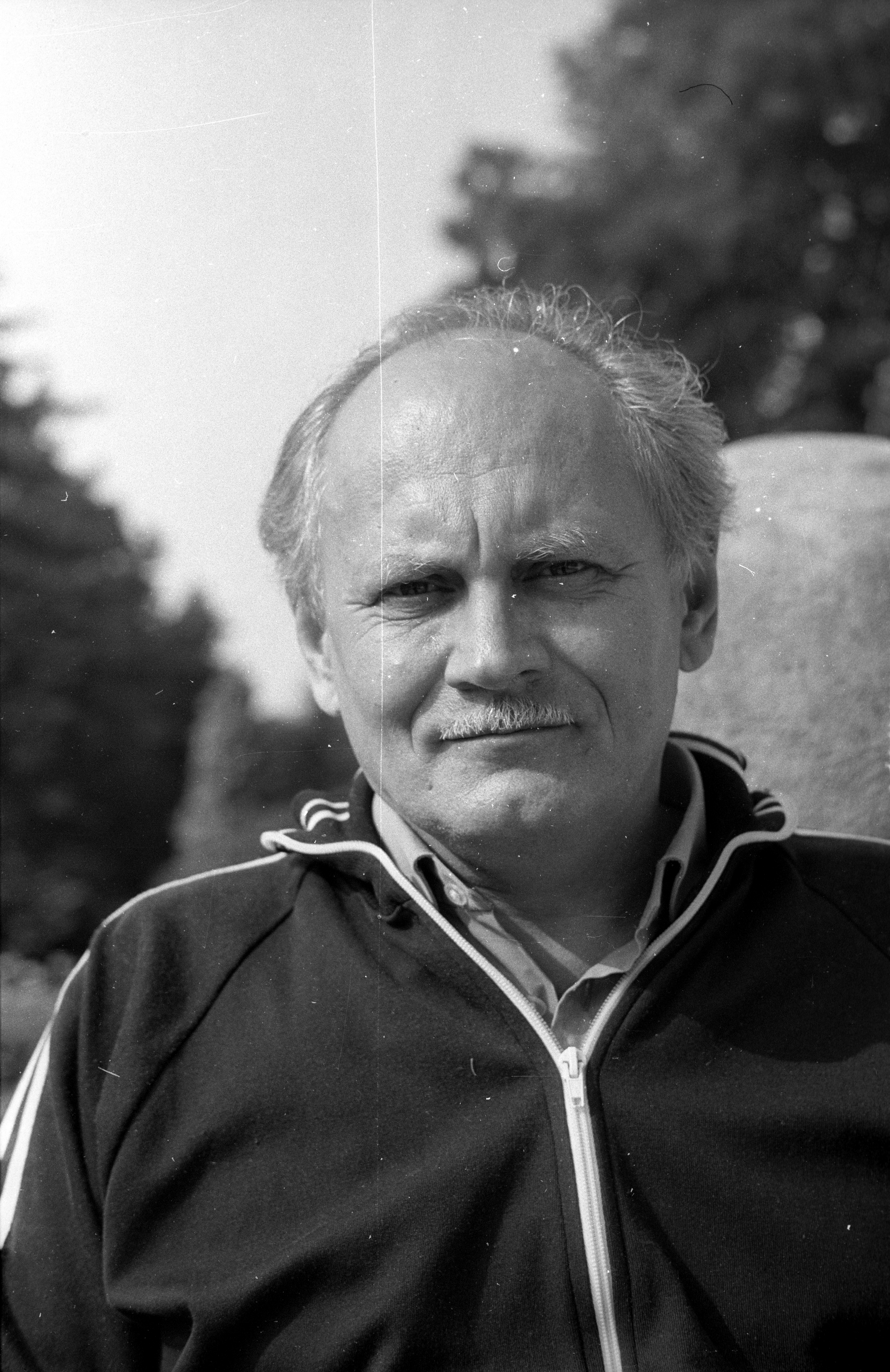 Árpád Göncz at the Writer's House (Esterházy Mansion) in Szigliget in 1975