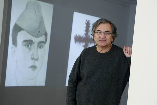 Dušan Mandić, painter, an artist at the exhibition Die Welt ist Schön (The World is Beautiful) in the Modern Gallery, Ljubljana, 2013.Photo source: http://www.delo.si/kultura/razstave/predirwinovske-razglednice-d-m.html