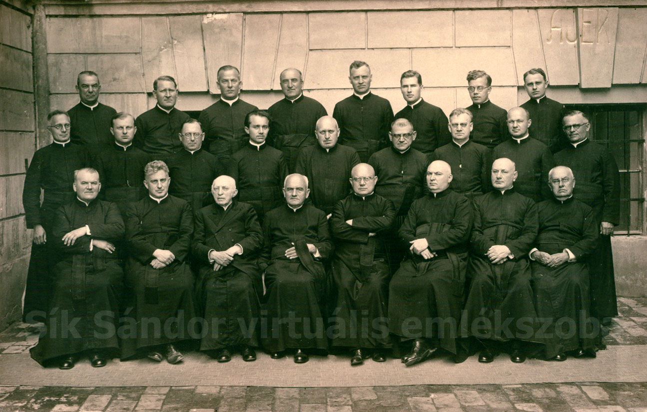 Members of the Pious Convent at Szeged, Ödön Lénárd is the third from right in the upper row, 1937.