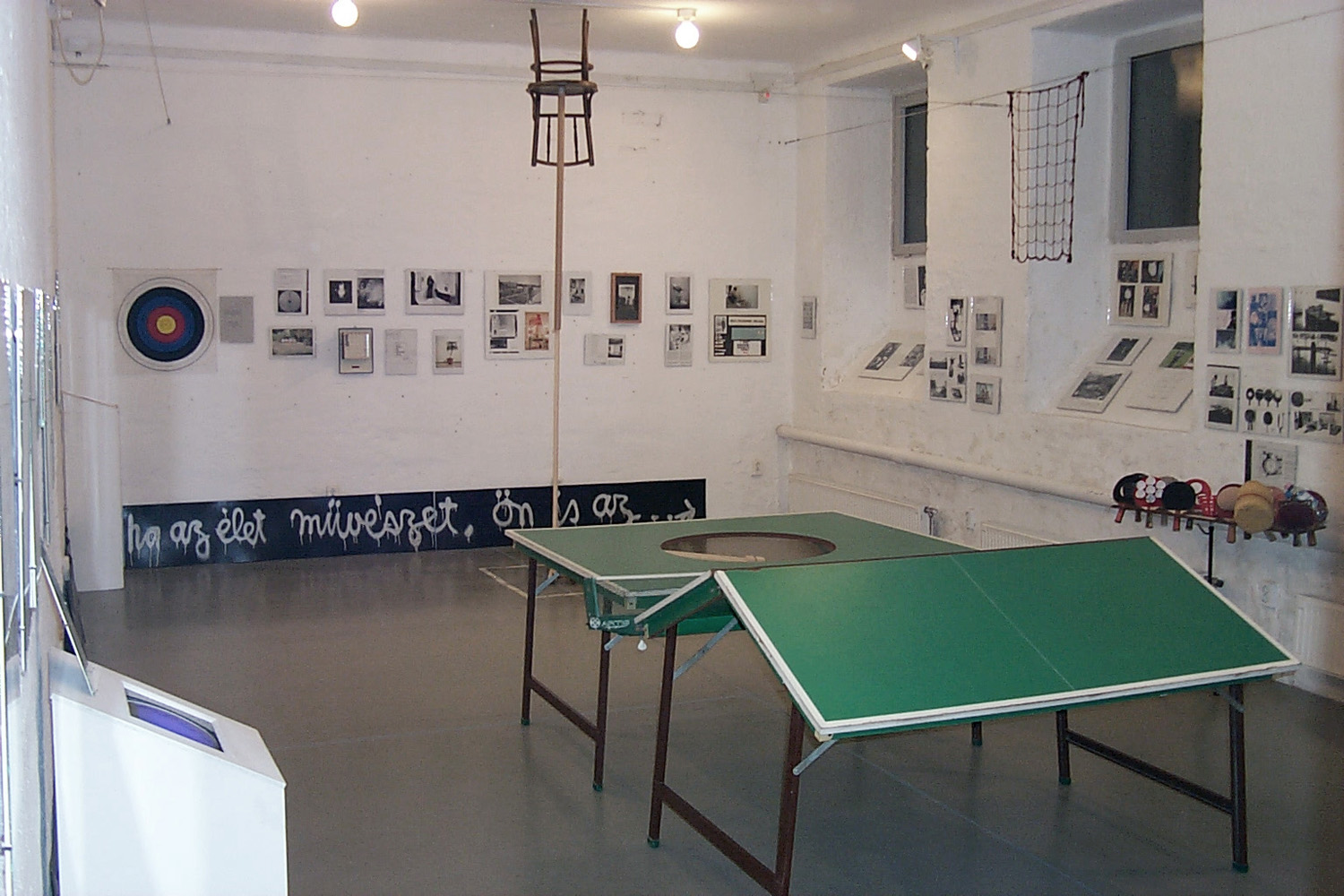 György Galantai: Fluxus Ping-Pong Table and Rackets, 2001. Budapest version of George Maciunas' ping pong table (1976) and ping-pong rackets (1965) at the Impossible Realism exhibition, Artpool P60, Budapest, 2001/Galántai György: Fluxus ping-pong asztal és ütők, 2001. George Maciunas ping-pong asztalának (1976) és ütőinek (1975) budapesti verziója a Lehetetlen Realizmus kiállításon, Artpool P60, Budapest, 2001