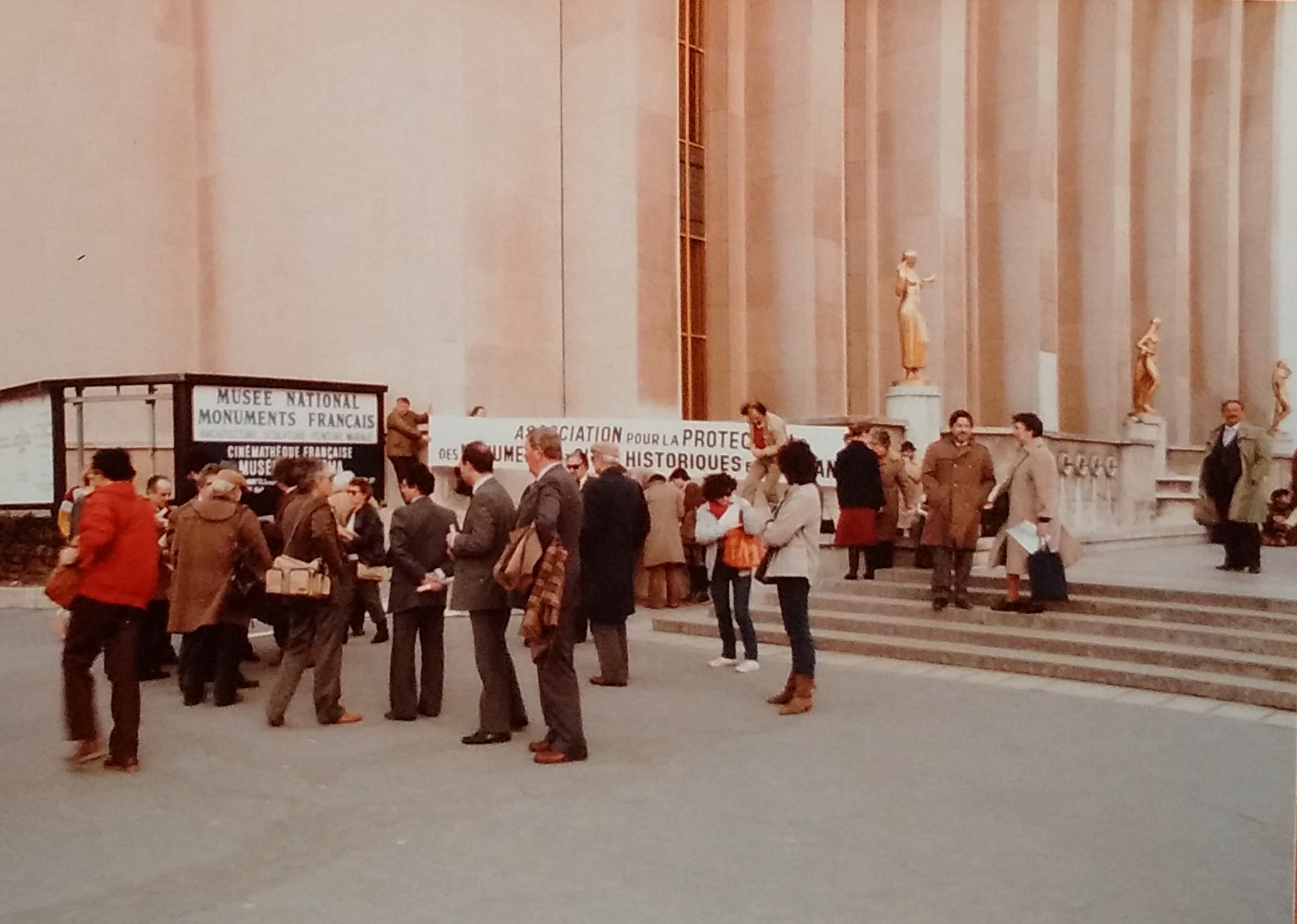 Ștefan Gane participating to a protest meeting in Paris