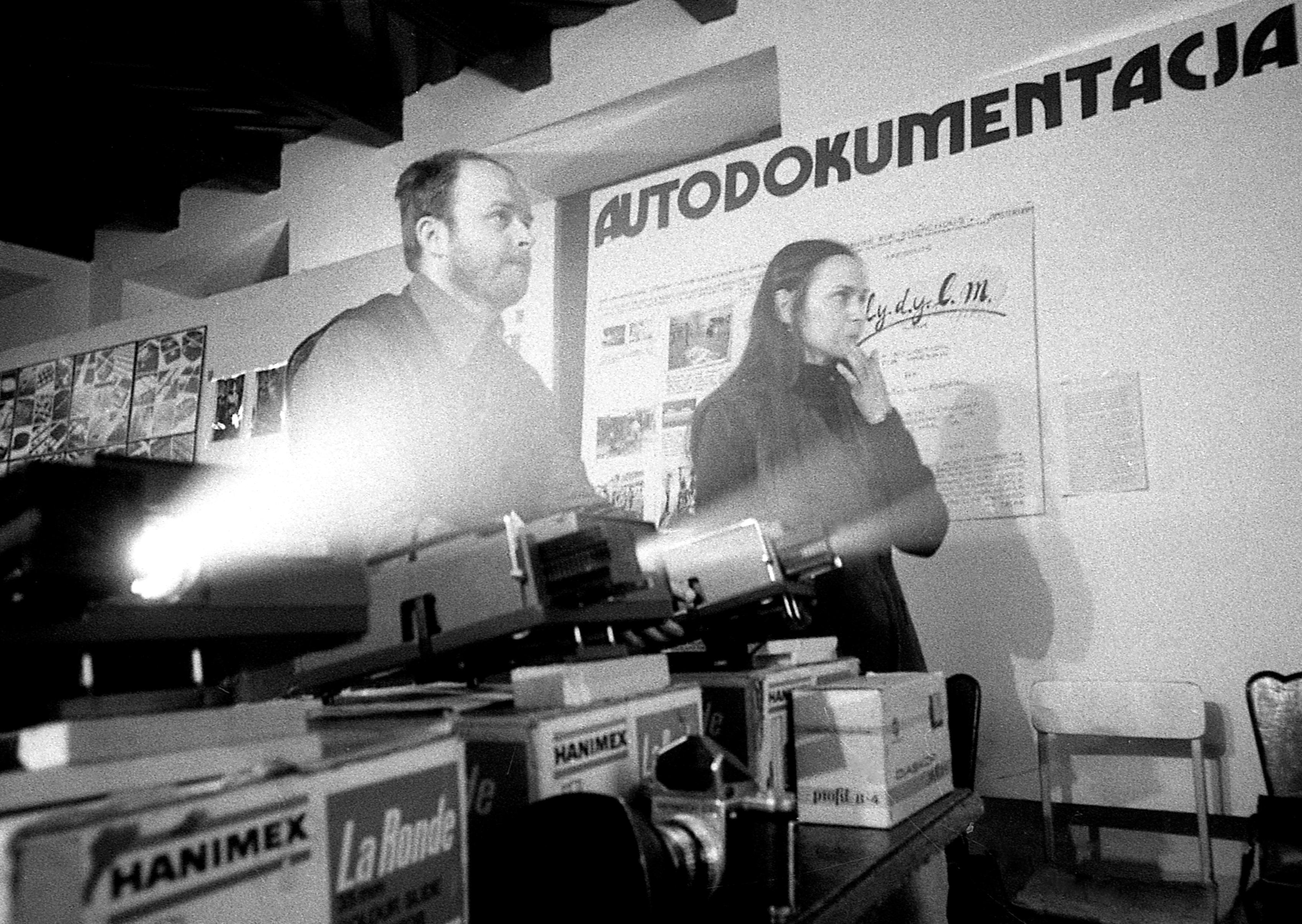 Photography of the duet KwieKulik show at the exhibition 'Dokumentacja i autodokumentacja w sztuce'. Photo Tomasz Sikorski.