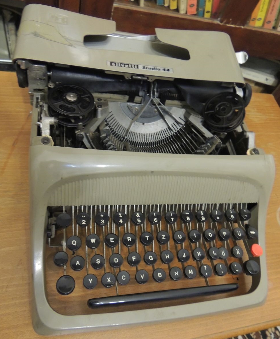 The typewriter used by Ion Monoran