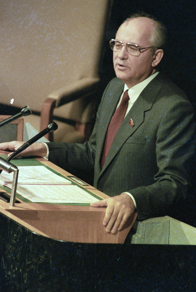 Gorbaciov adresându-se Adunării Generale a Națiunilor Unite, decembrie 1988