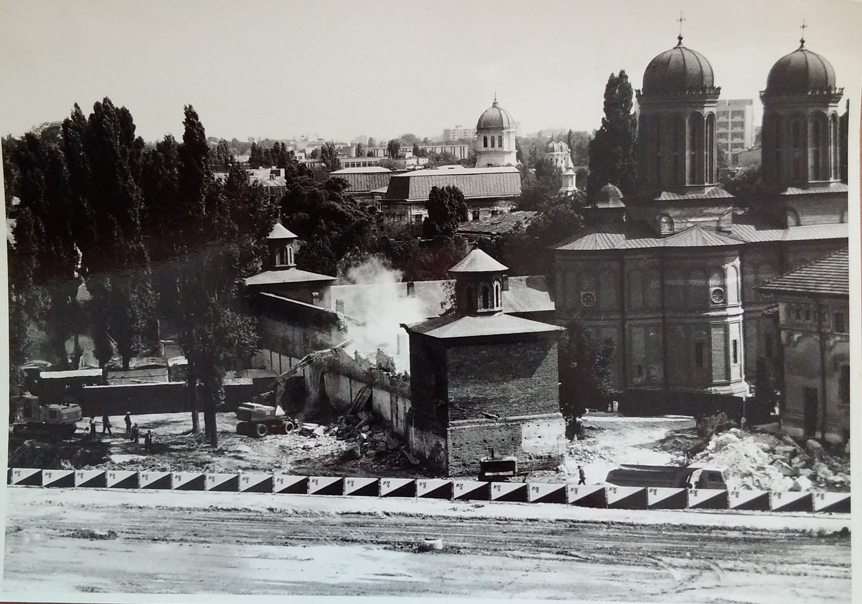 Demolition of a church in Bucharest