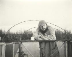 Hardijs Lediņš Nebijušu sajūtu restaurācijas darbnīcas performancē 'Gājiens uz Bolderāju' 1983. gada martā.