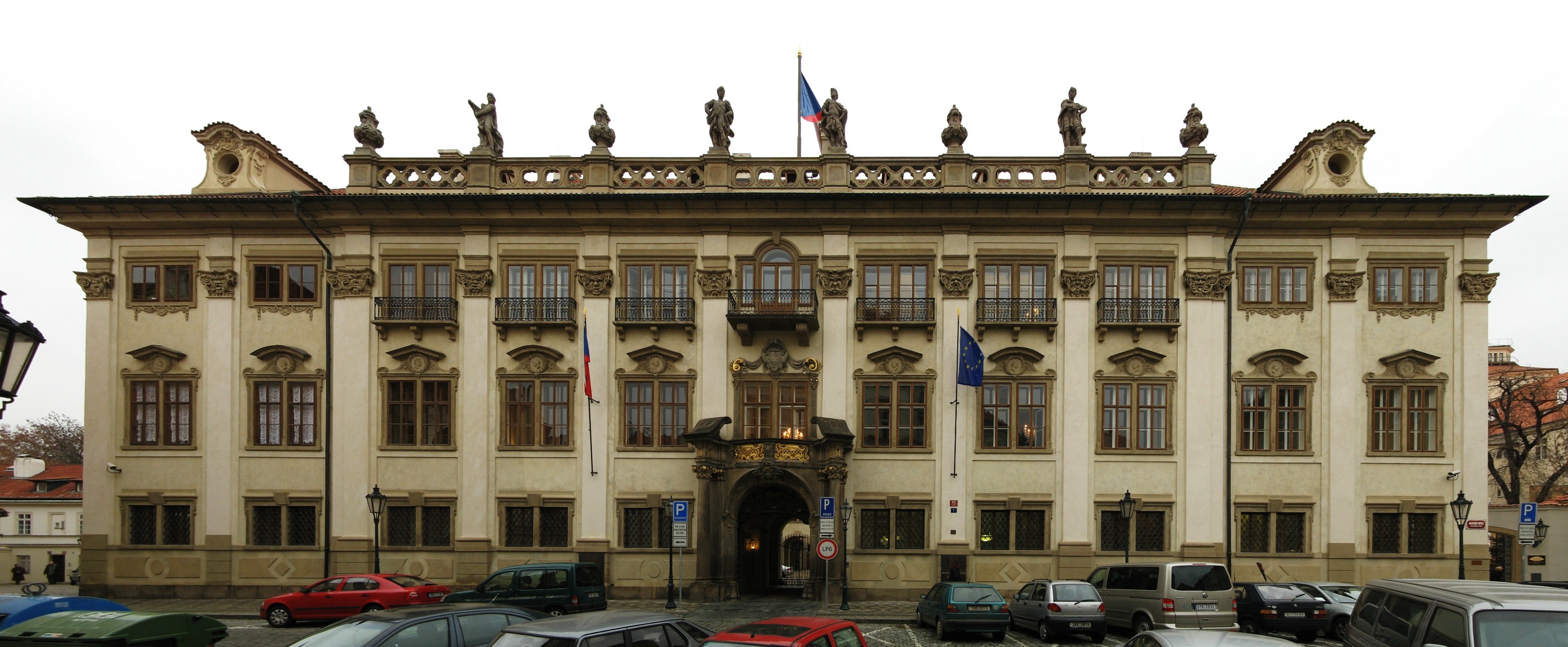 Nostický palác, Maltézské náměstí 1 v Praze na Malé Straně. Usídlilo se tam Ministerstvo kultury ČR