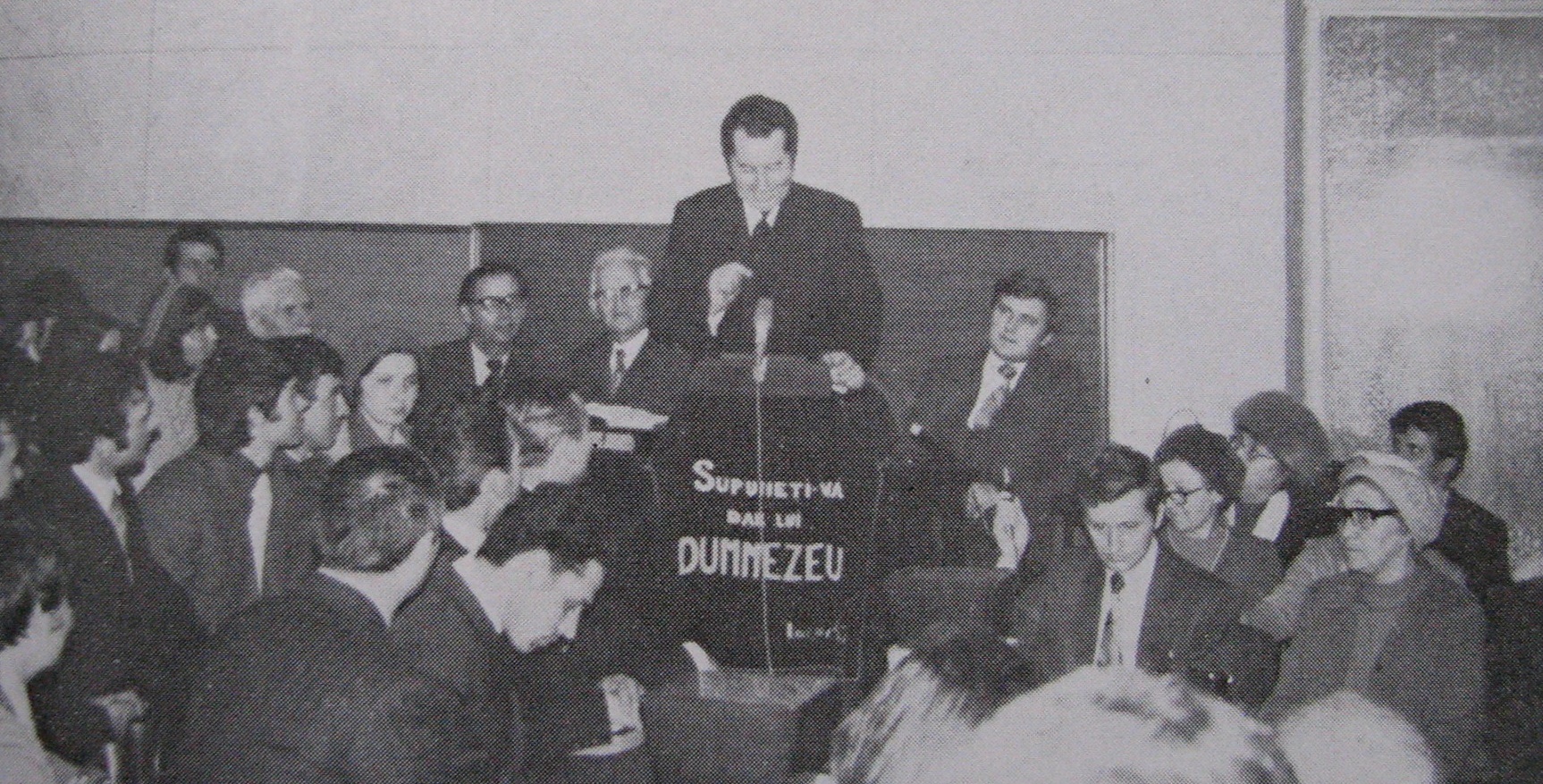 Iosif Țon during a preach in Bucharest in 1977