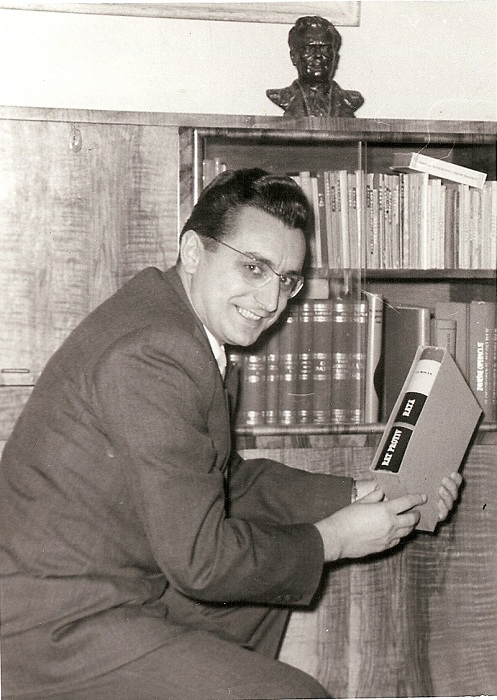 Frajno Tuđman holding his book War against War, 1958.