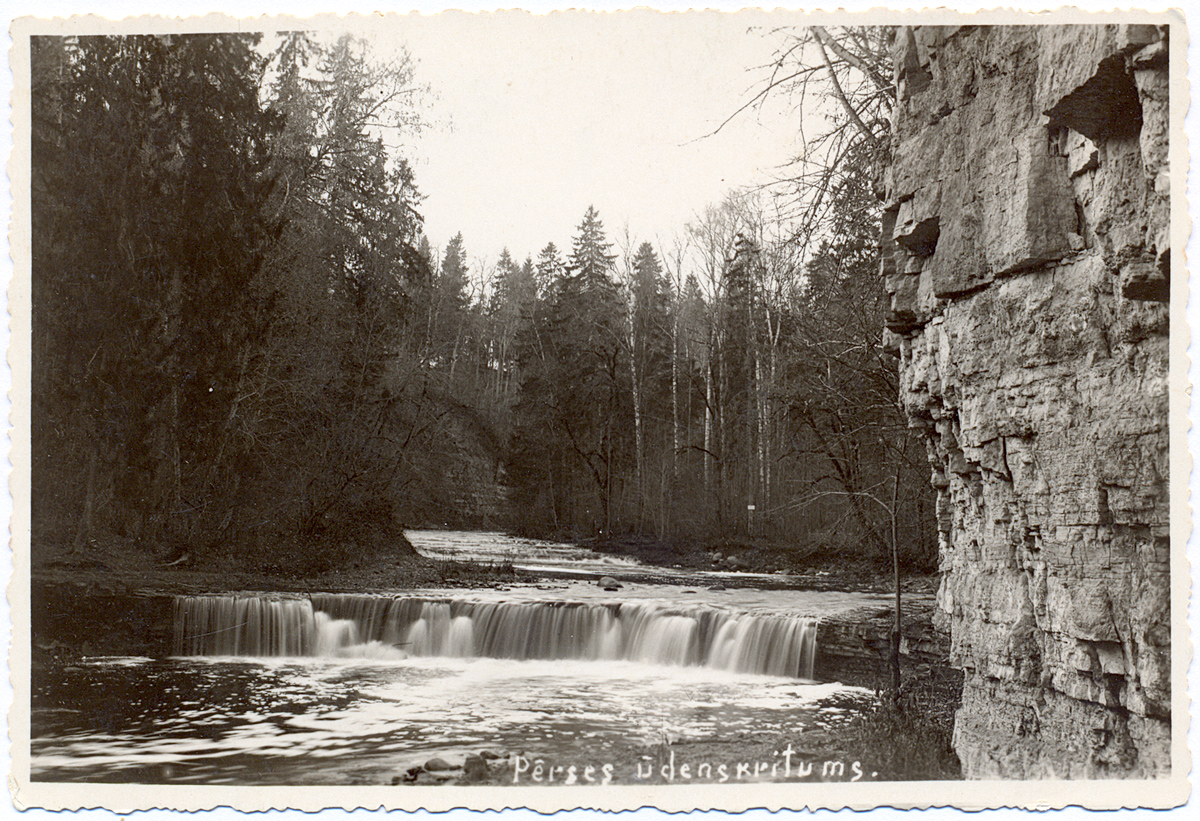 Waterfall on River Pērse near estuary to Daugava River. Koknese, 1920s-1930s. Author: V. Liepiņš.