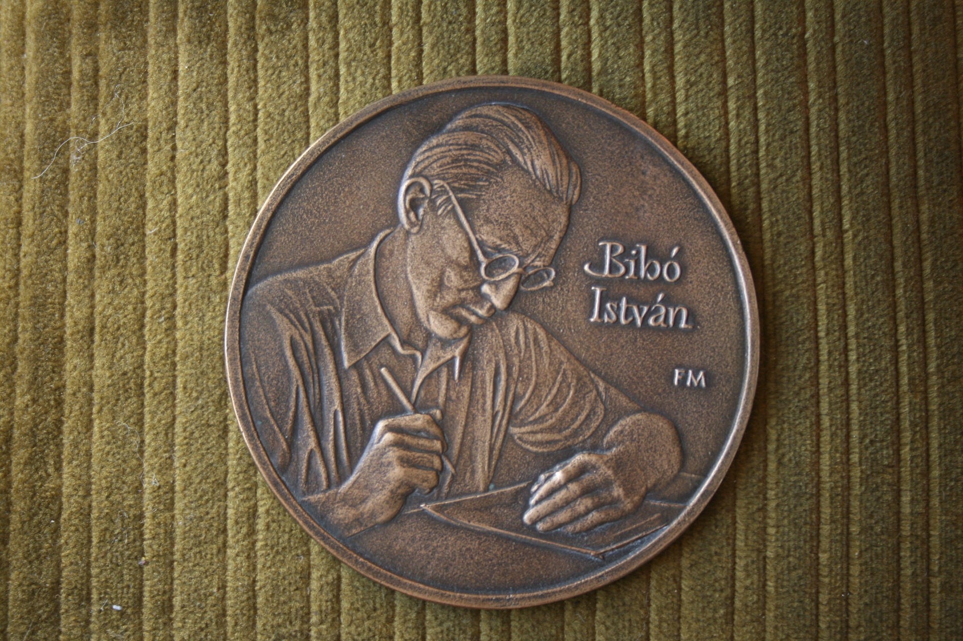 István Bibó's memorial plaquette.Master: Fritz, Mihály, 2011