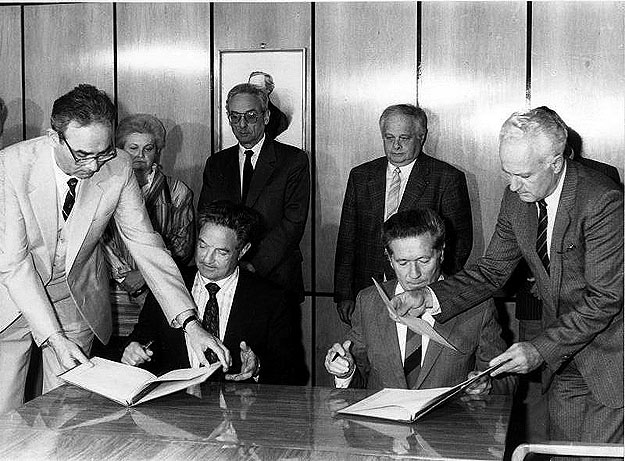 Signing ceremony of the founding agreement of Hungarian Soros Foundation at the Hungarian Academy of Sciences, May 1984 Budapest..