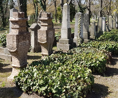 Tombs at the Kerepesi Cemetery, 2017.