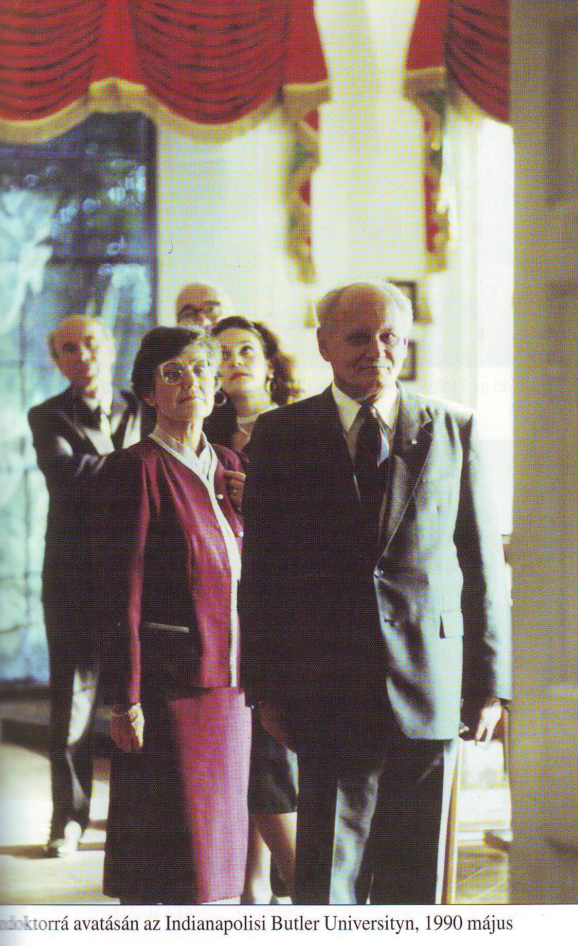 President Árpád Göncz with his wife at the Butler University Indianapolis receiving his Honorary Doctorate in May 1990.