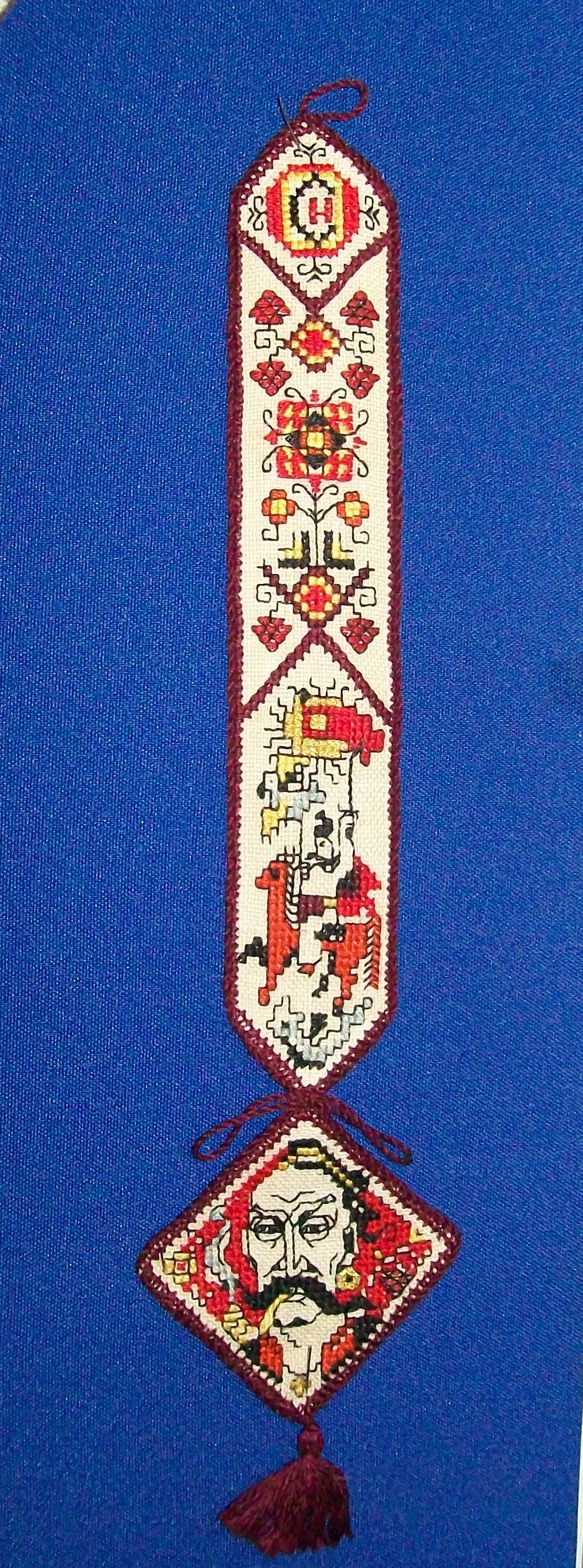 Svitlychna, Nadia. Bookmark embroidered in Mordovia, 1970s. Applied arts object.