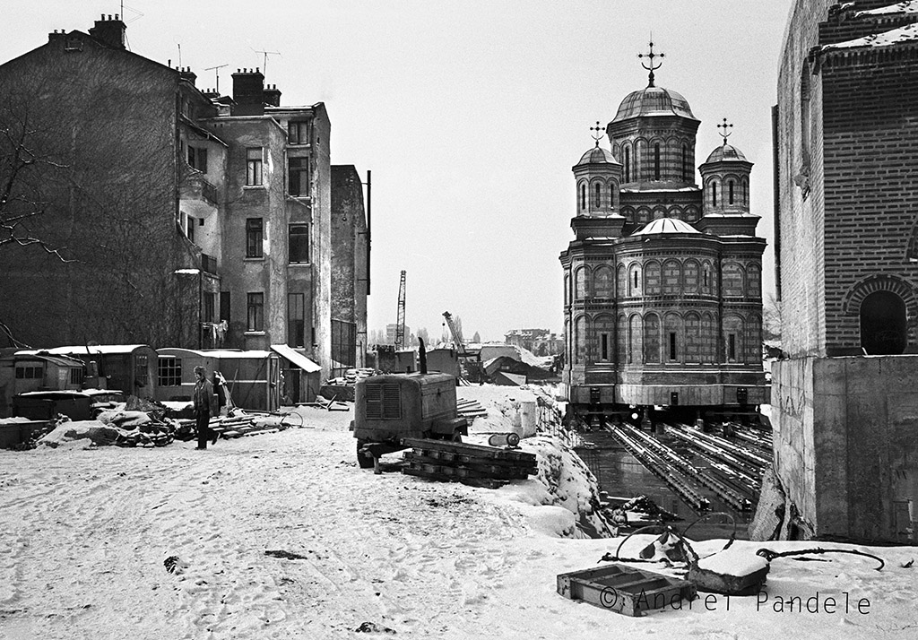 Translatarea Bisericii Mihai Vodă și a turnului mănăstirii, fotografie de Andrei Pandele