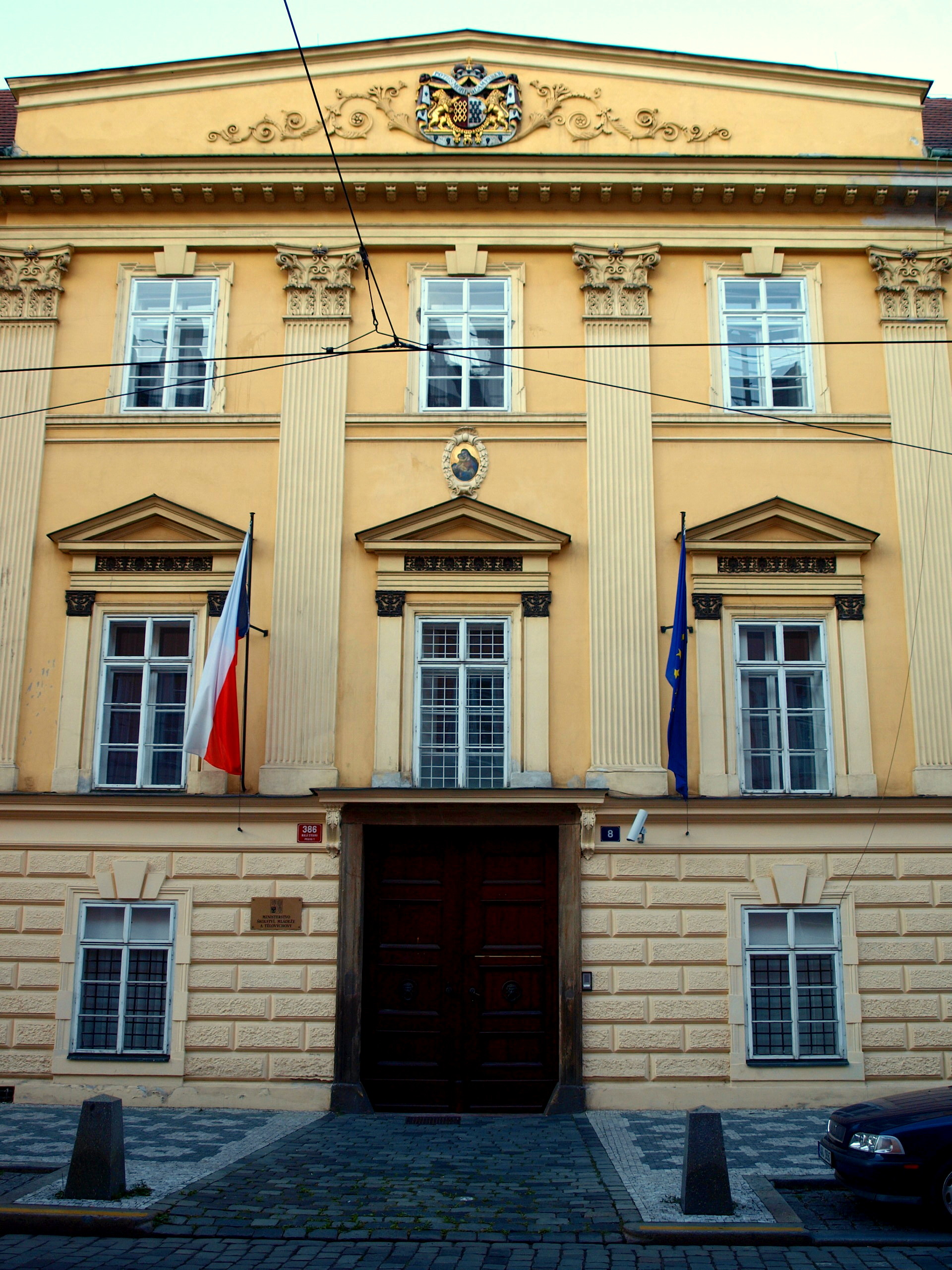 Rohanský palác, Karmelitská ulice