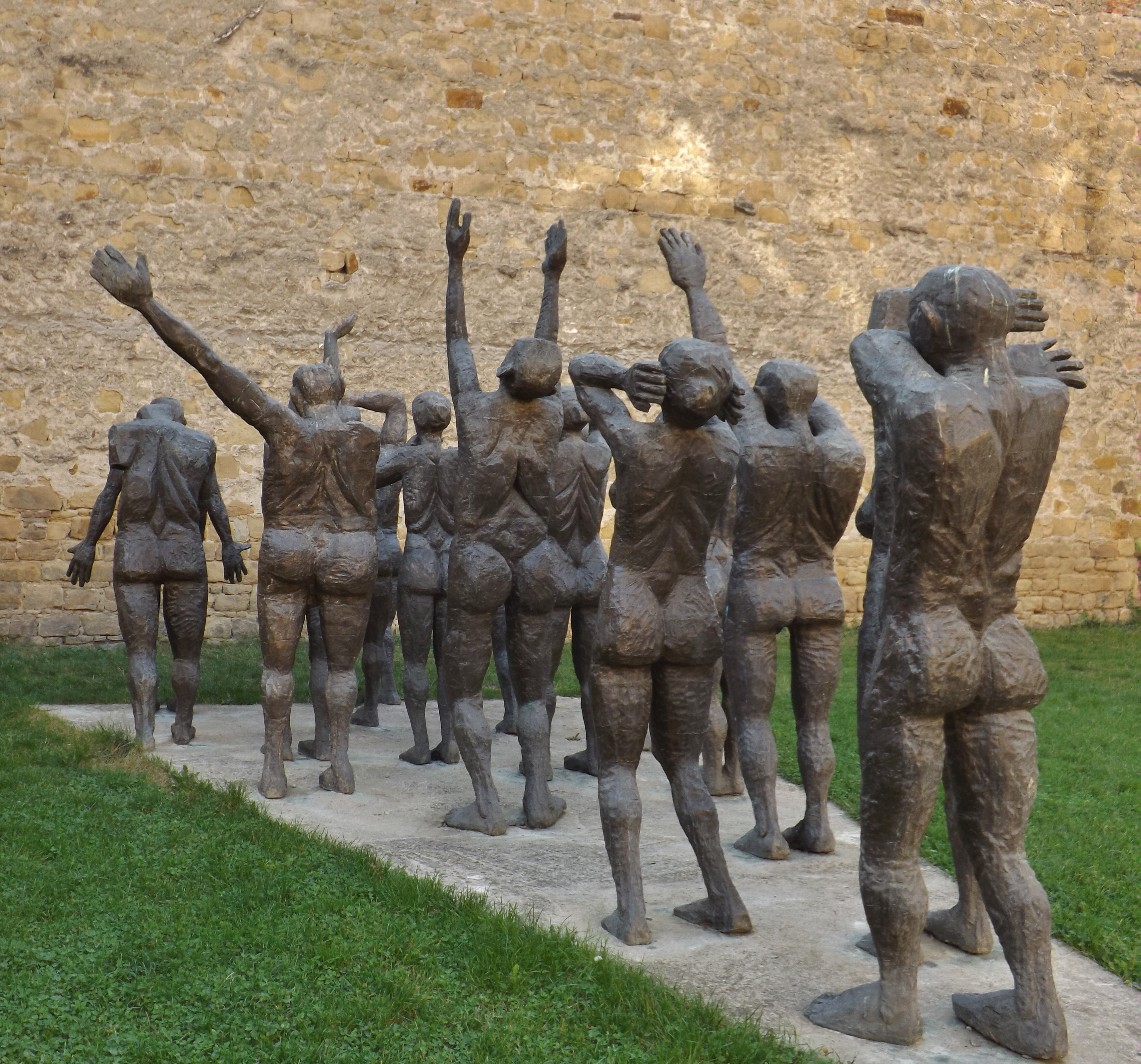 Cortegiul sacrificaților, grup statuar de Aurel I. Vlad, Sighet