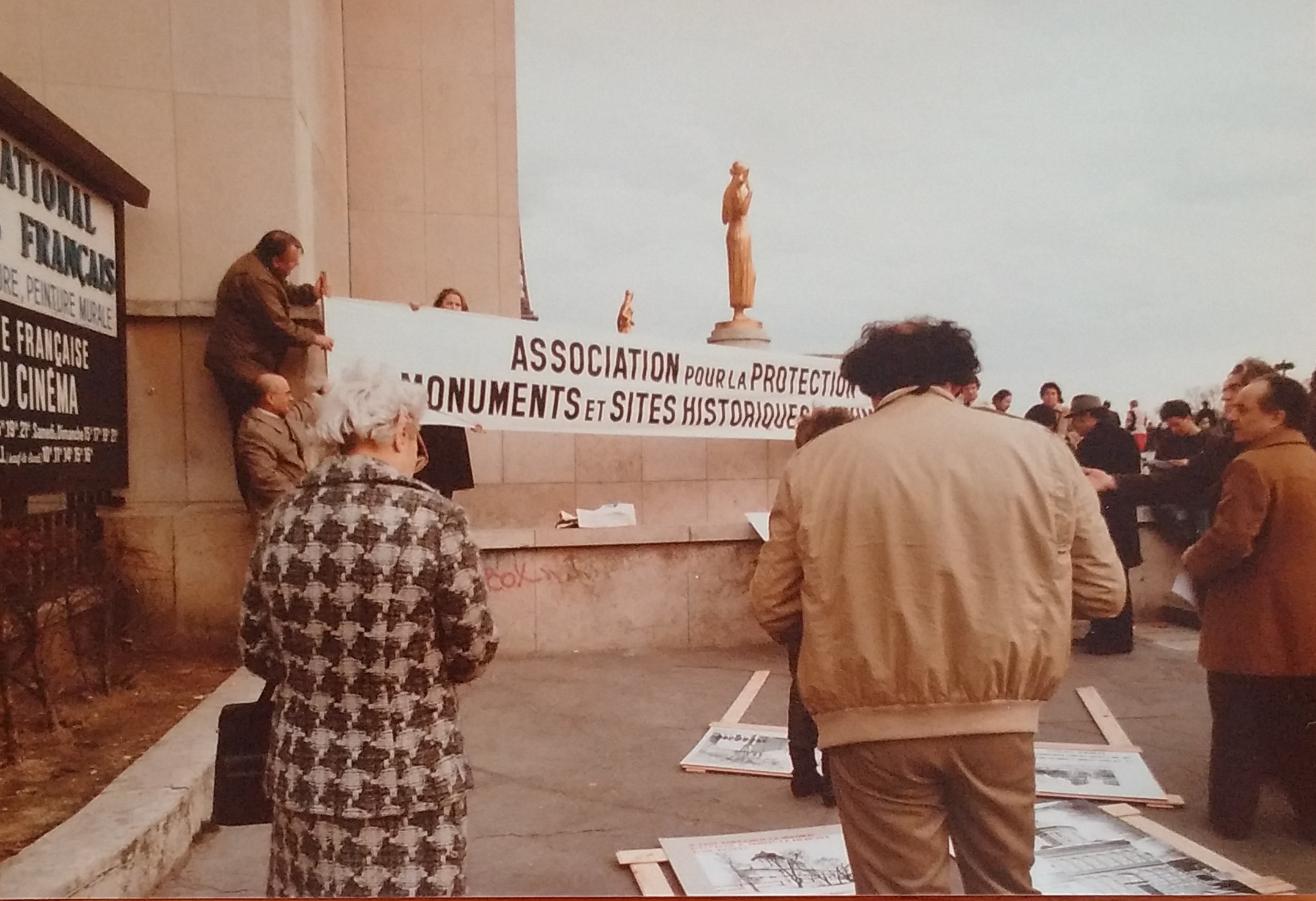 Protest al Asociației Internaționale pentru Protejarea Monumentelor și Siturilor Istorice din România, Paris, 1985.