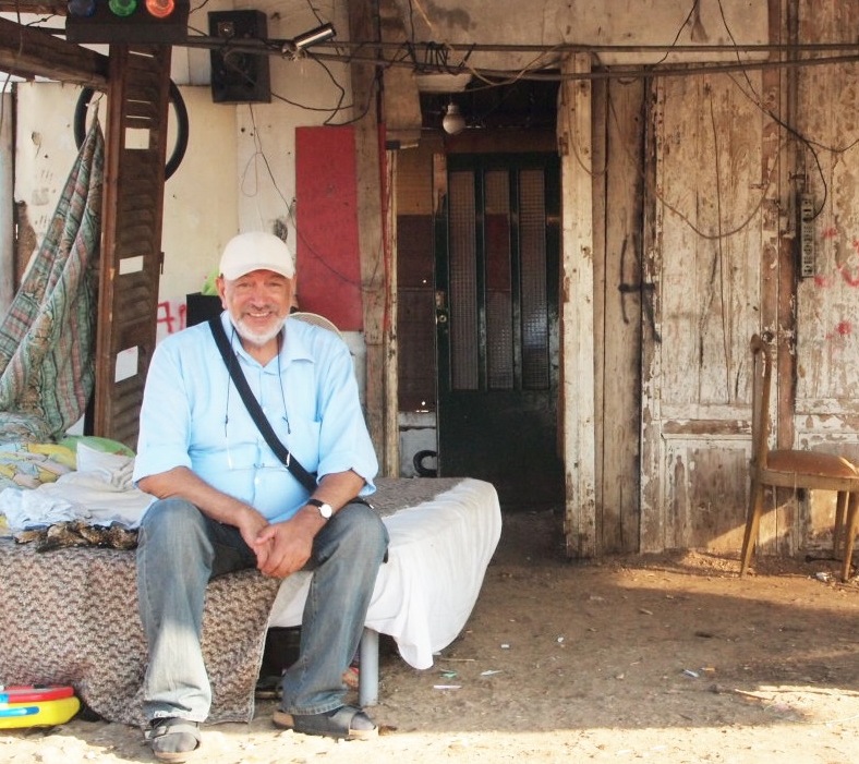 Nicolae Gheorghe visiting a Roma camp in Napoli (2011)
 