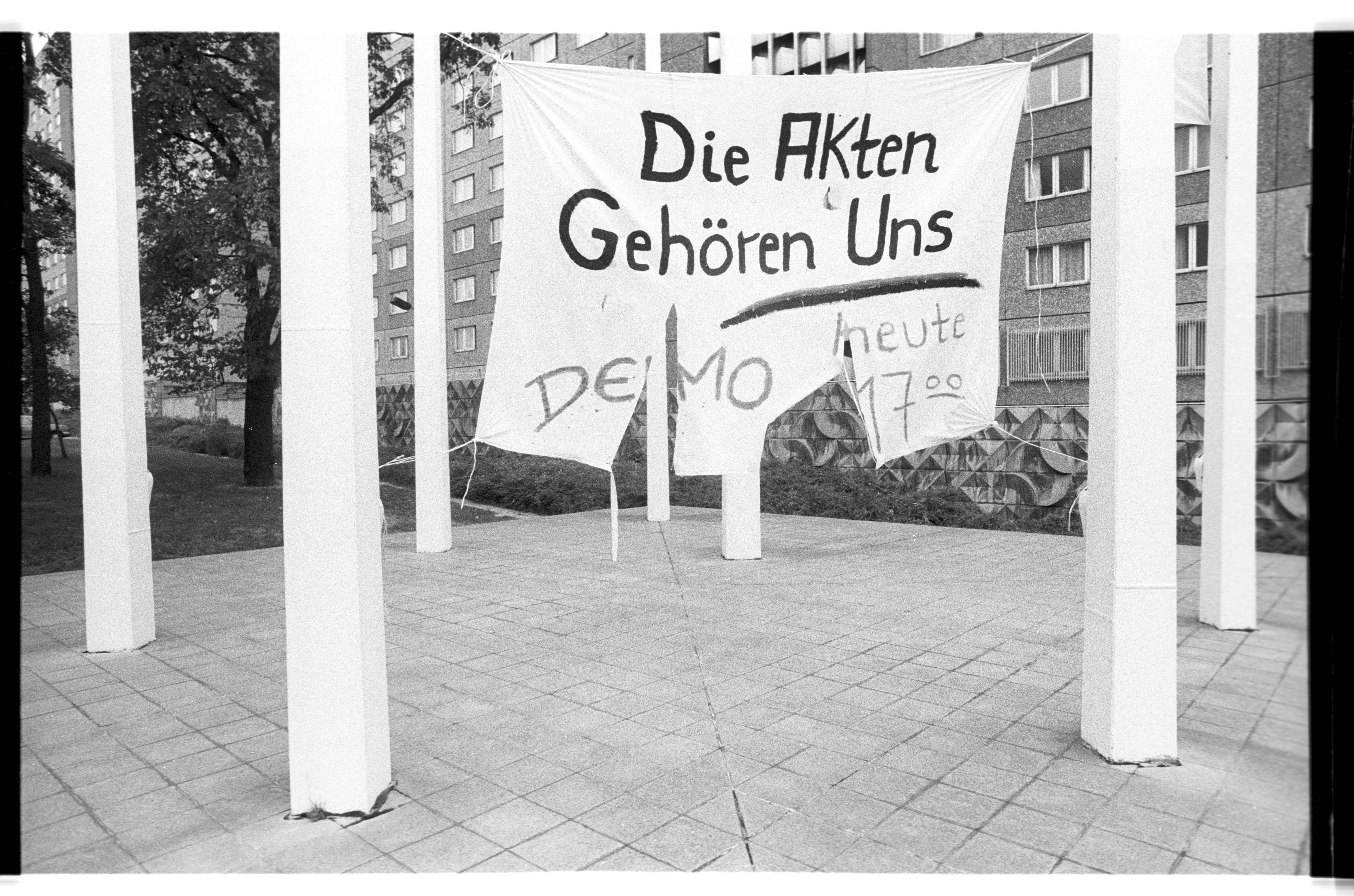 'The files are belonging to us' - Call for an demonstration, September 1990